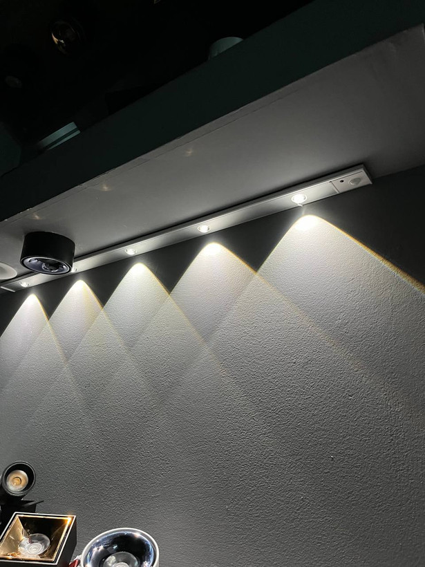 چراغ شارژی زیرکابینتی